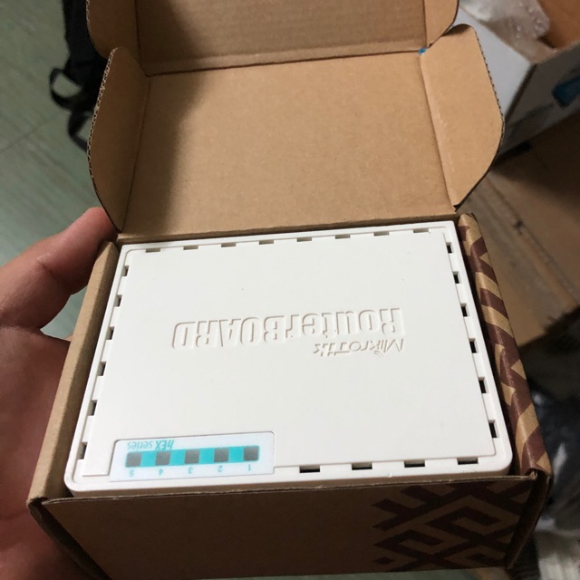 Bộ cân bằng tải Mikrotik 750gr3 Bộ cân bằng tải Mikrotik 750gr3