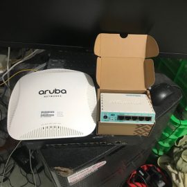 Combo bộ sản phầm Router Mikrotik 750Gr3 mới và Aruba 225 hàng qua sử dụng